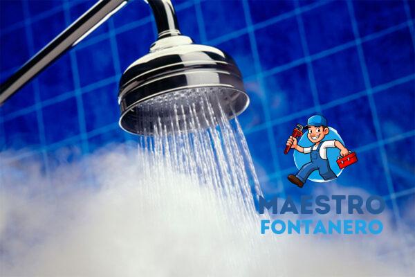 lidiar con una fuga de agua bajo el fregadero